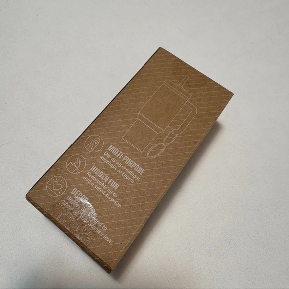 🆕❤️ Stanley Mini Quencher Ornament Keychain - Red Delicious - Picture 4 of 4